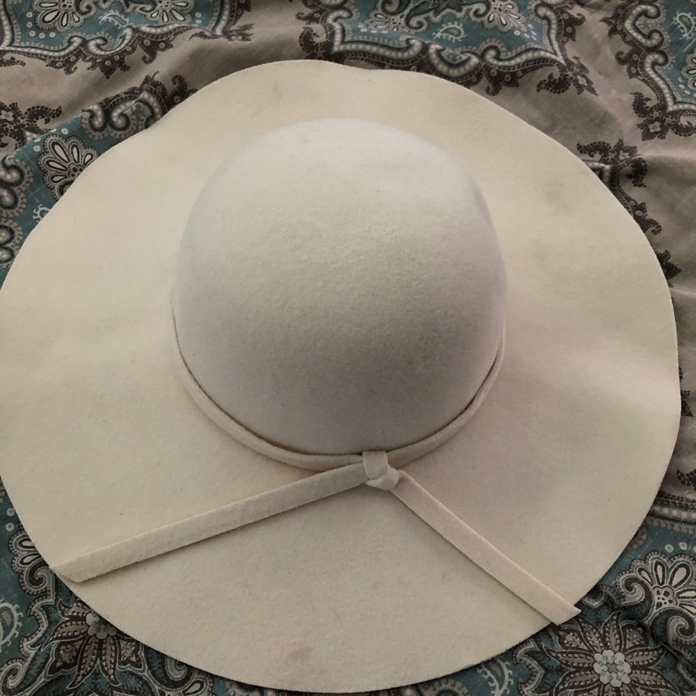 Cream hat